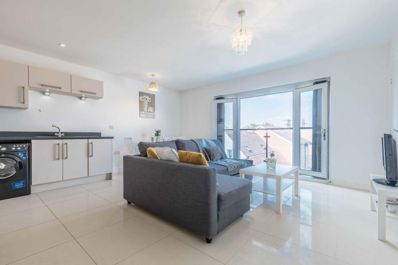 Appartamento The Penthouse @ Waterside Grange Slough Esterno foto