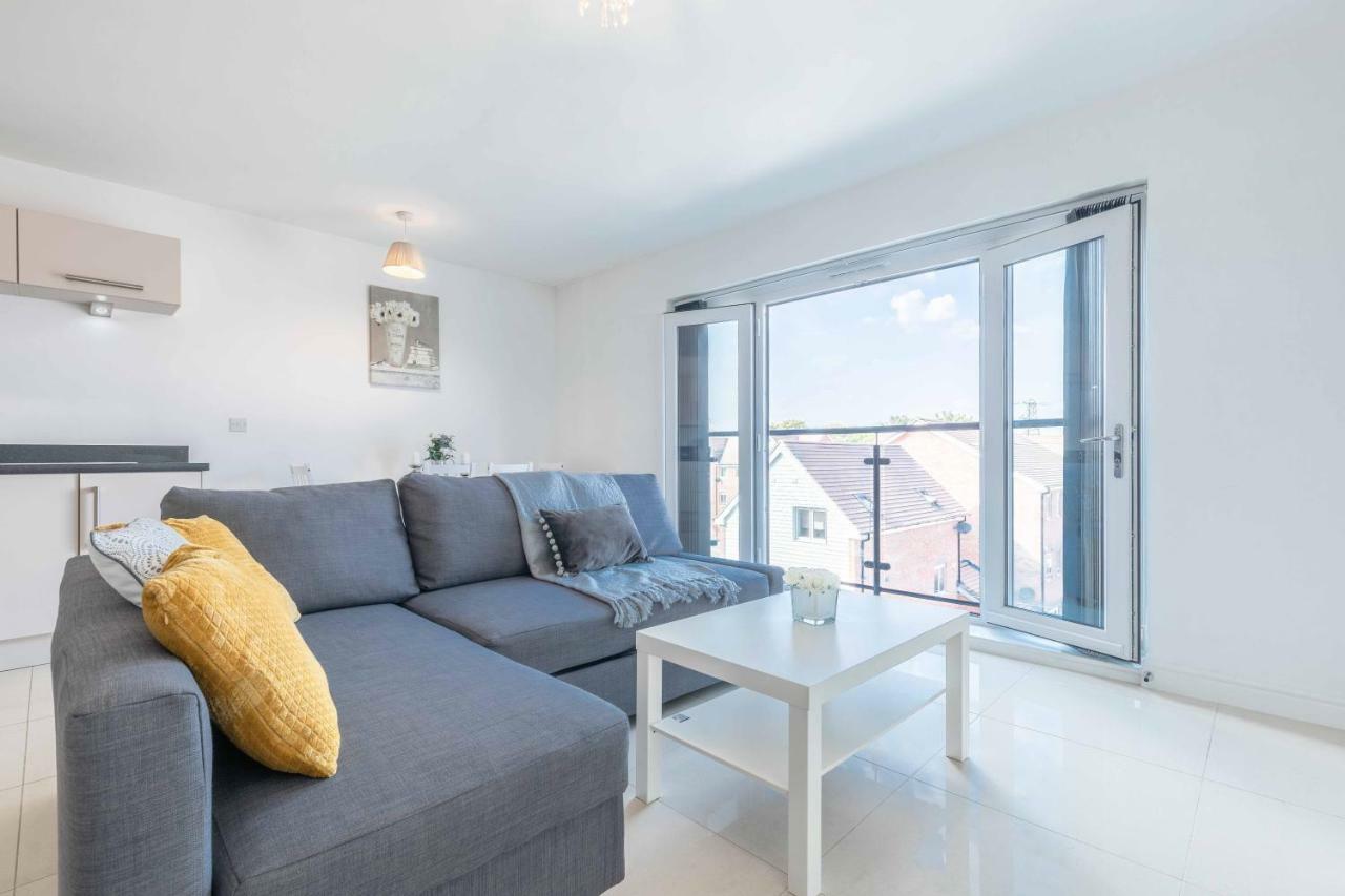 Appartamento The Penthouse @ Waterside Grange Slough Esterno foto