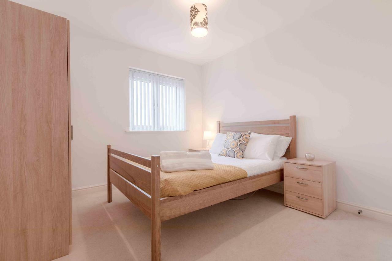 Appartamento The Penthouse @ Waterside Grange Slough Esterno foto