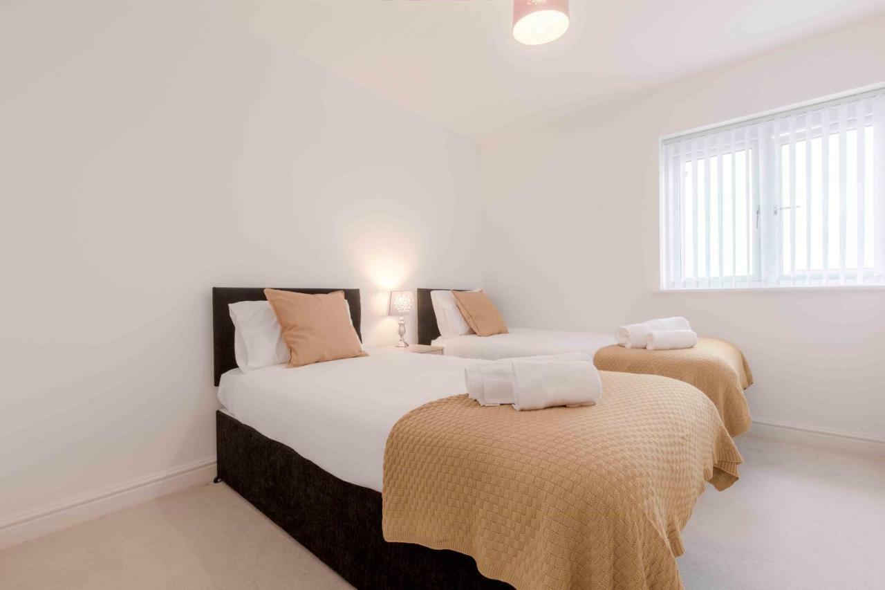 Appartamento The Penthouse @ Waterside Grange Slough Esterno foto