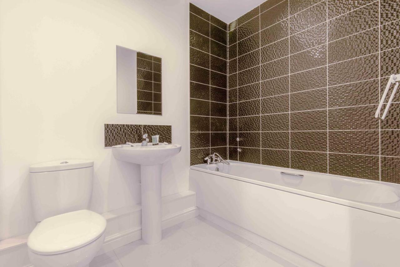 Appartamento The Penthouse @ Waterside Grange Slough Esterno foto
