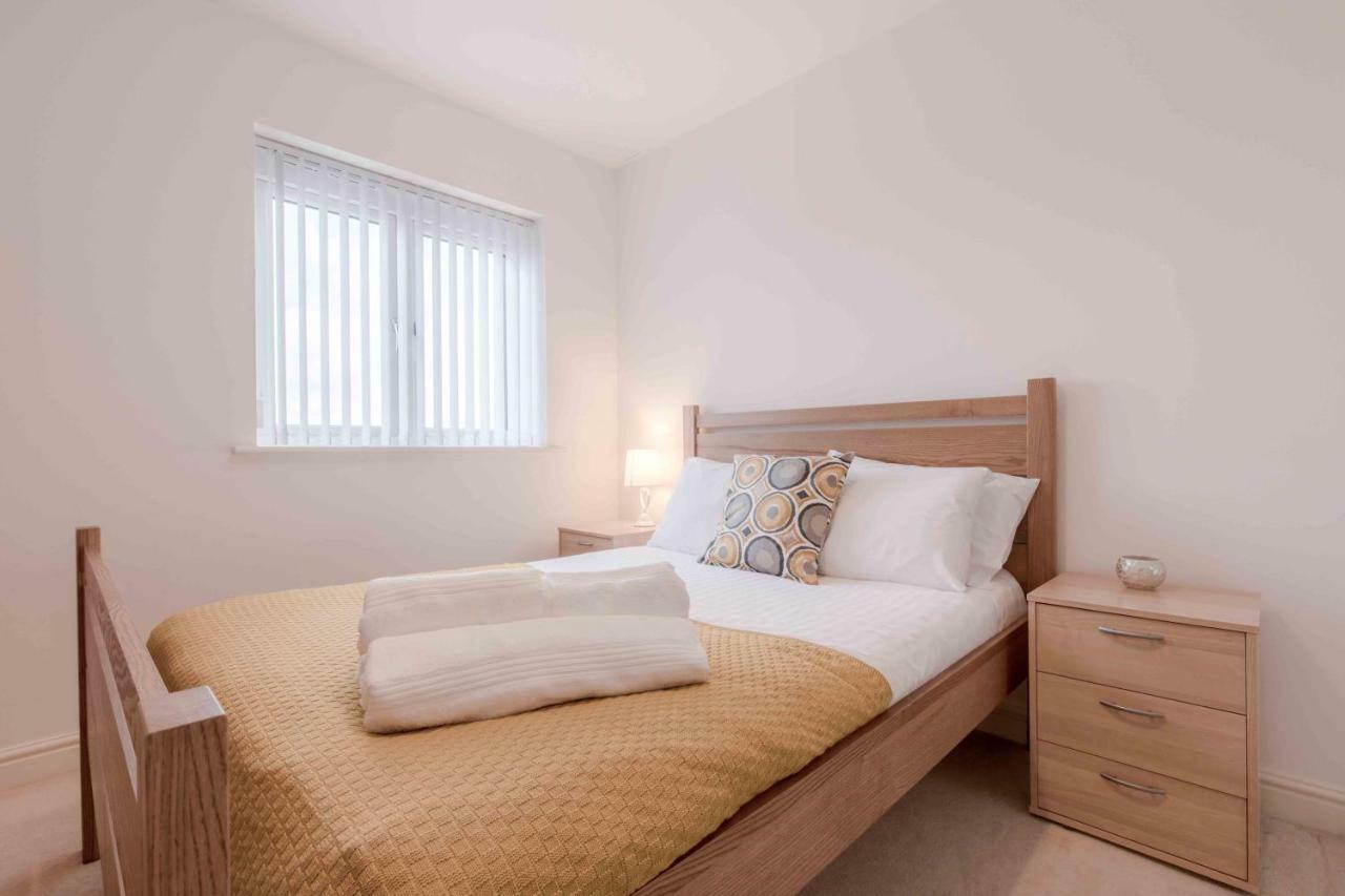 Appartamento The Penthouse @ Waterside Grange Slough Esterno foto